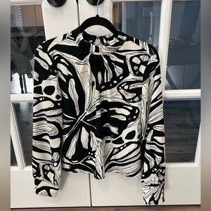 SALE 2/$20 Cupcakes & Cashmere Monochrome Abstract Button blouse sz M EUC